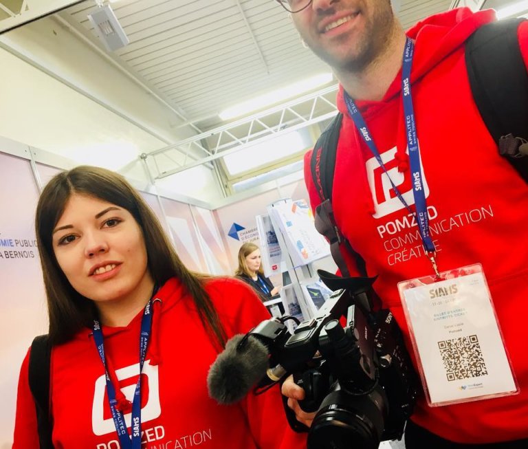 Les collaborateurs Aurélie Gogniat et Daniel Vasile au SIAMS à Moutier.